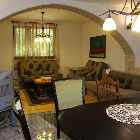 Vacation House Oeneus Casa vacanze *